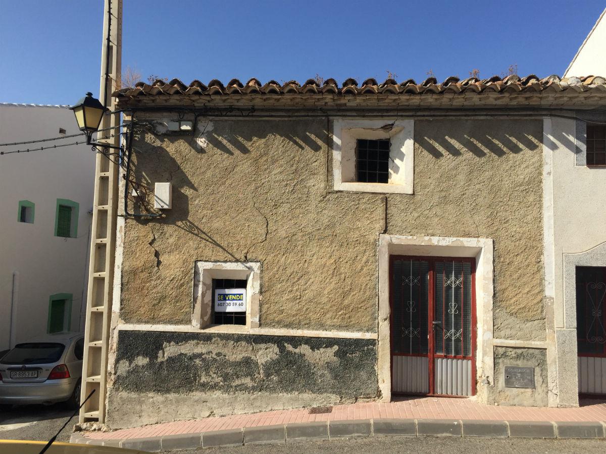 For sale of house in María