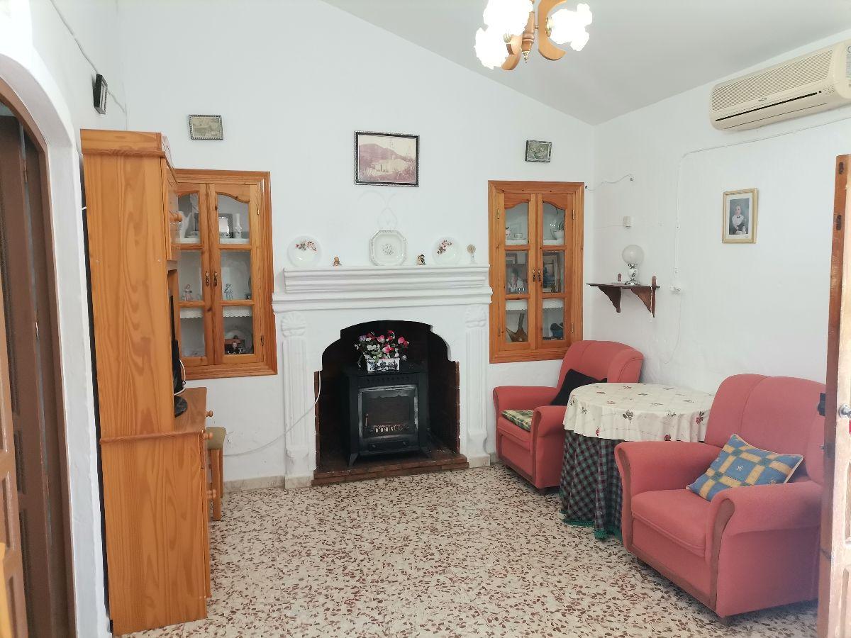 For sale of house in Lubrín