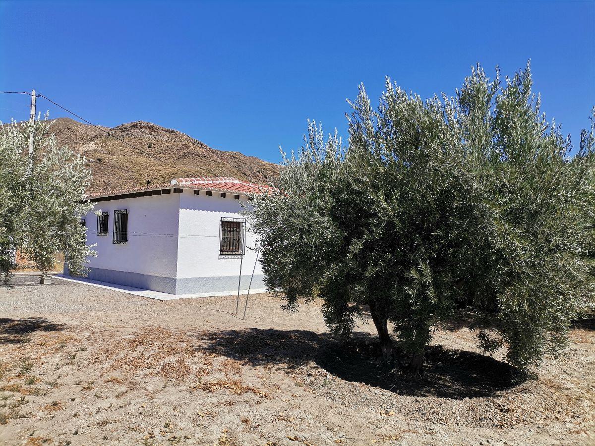 For sale of house in Lubrín