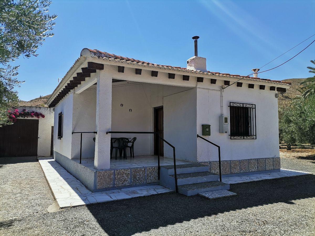 For sale of house in Lubrín