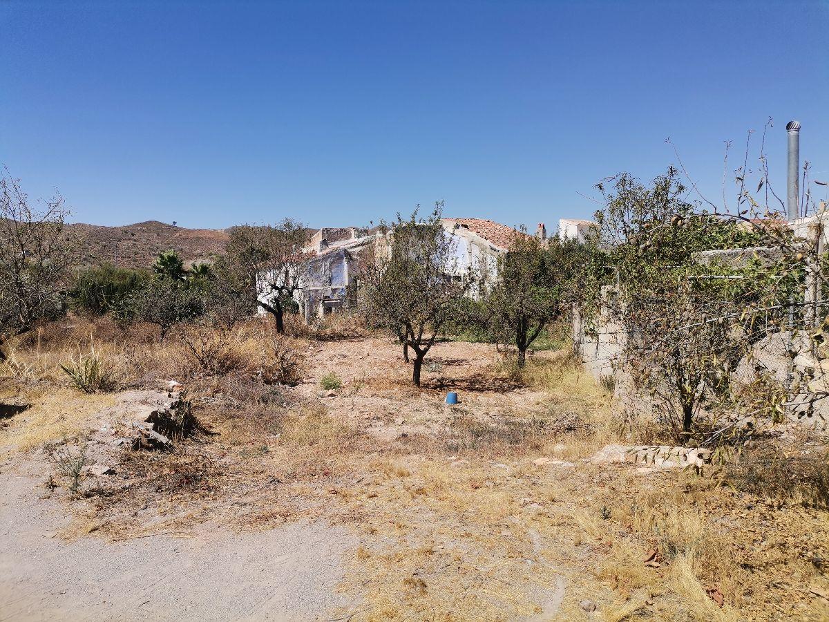 For sale of land in Lubrín