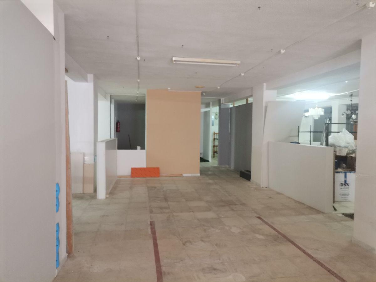 For rent of commercial in Serón