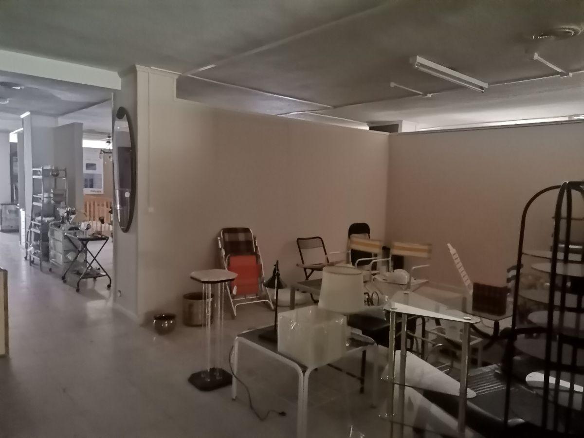 For rent of commercial in Serón