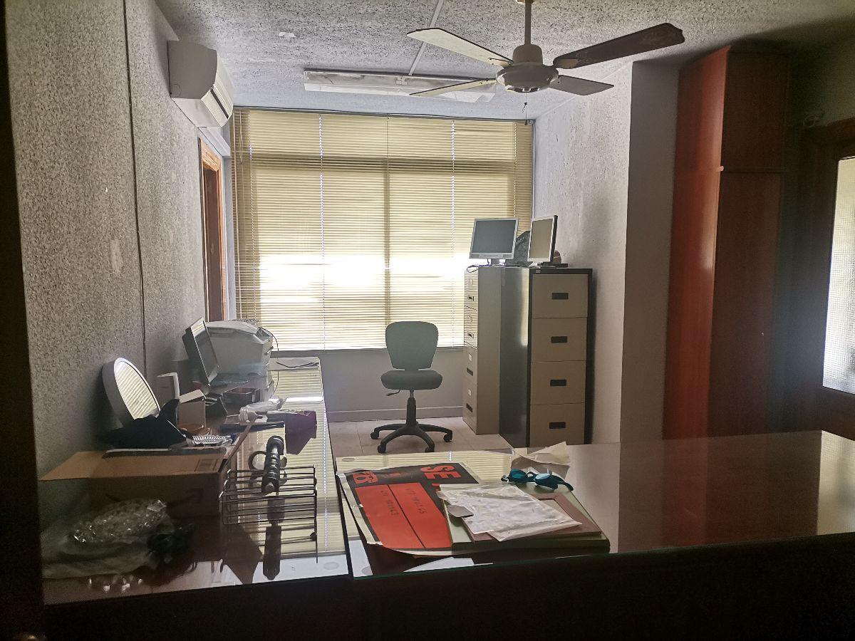 For rent of commercial in Serón