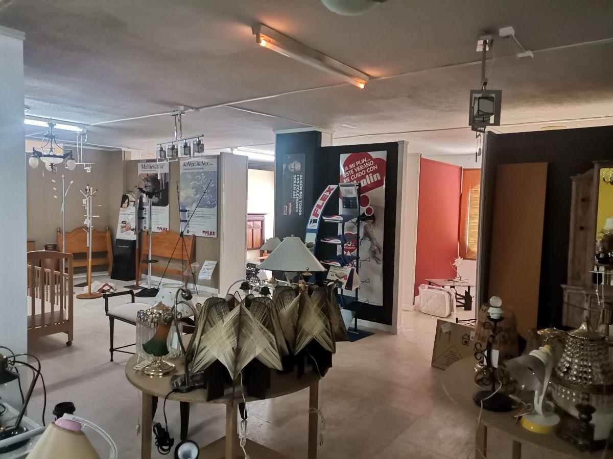 For rent of commercial in Serón