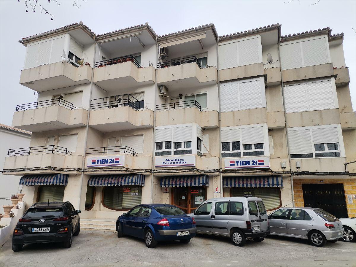 For rent of commercial in Serón