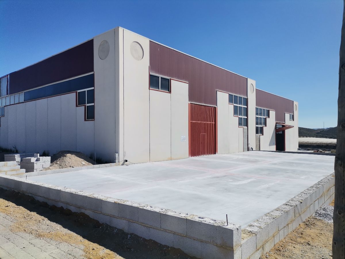 For rent of industrial plant/warehouse in Cantoria