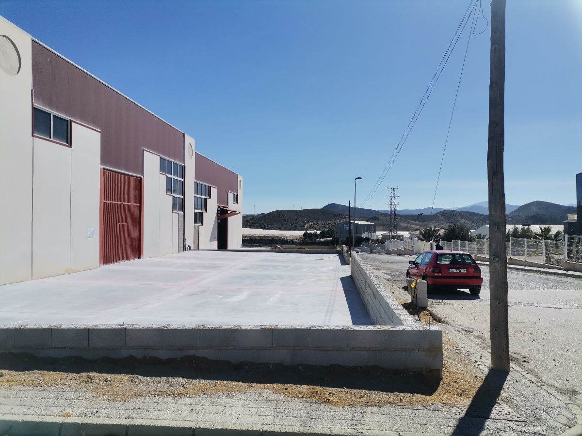 For rent of industrial plant/warehouse in Cantoria
