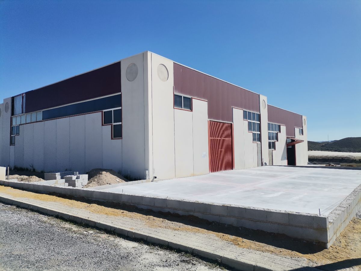 For rent of industrial plant/warehouse in Cantoria