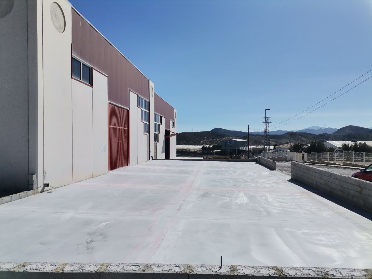 For rent of industrial plant/warehouse in Cantoria