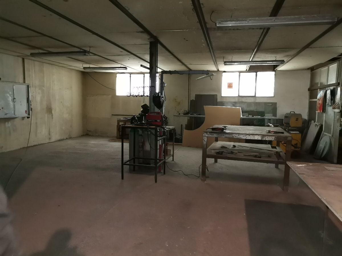 Venta de nave industrial en Macael