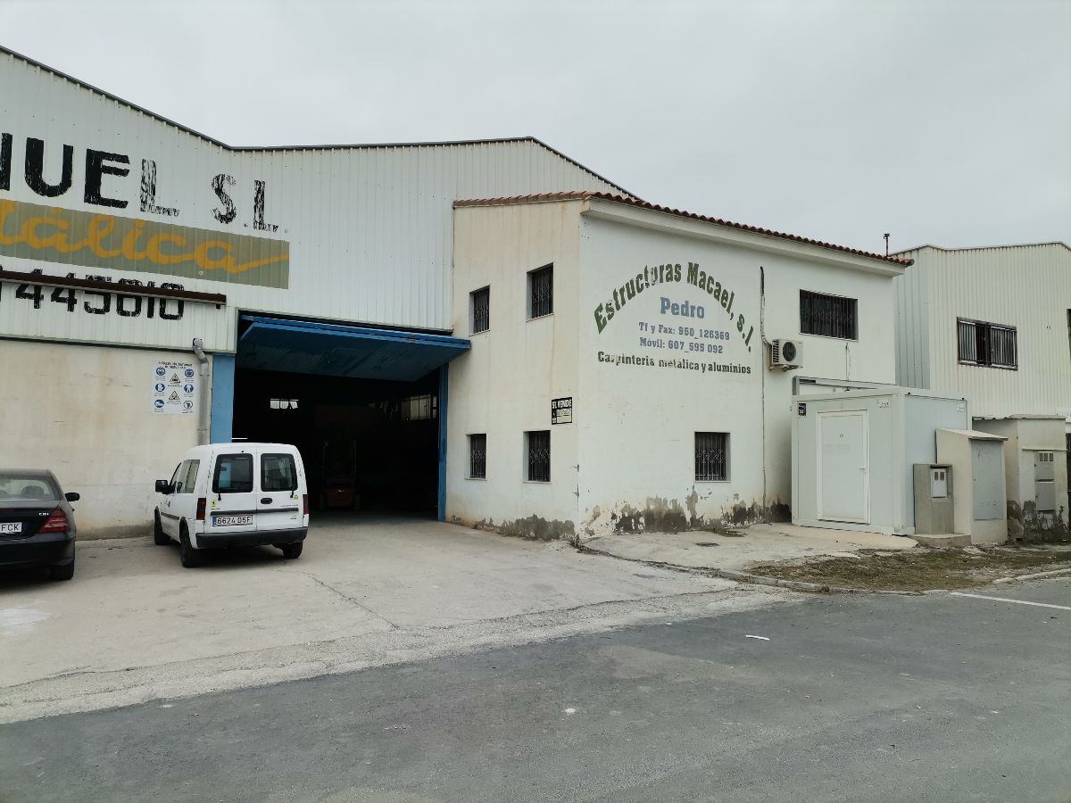 Venta de nave industrial en Macael