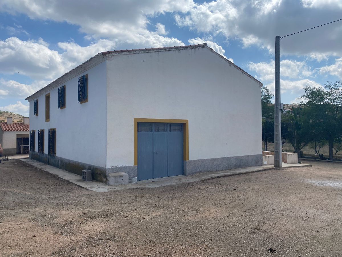 For sale of house in Vélez-Rubio