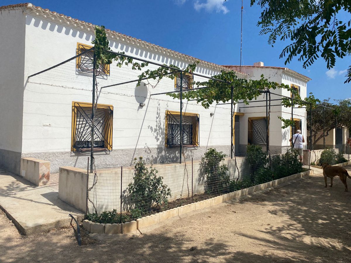 For sale of house in Vélez-Rubio