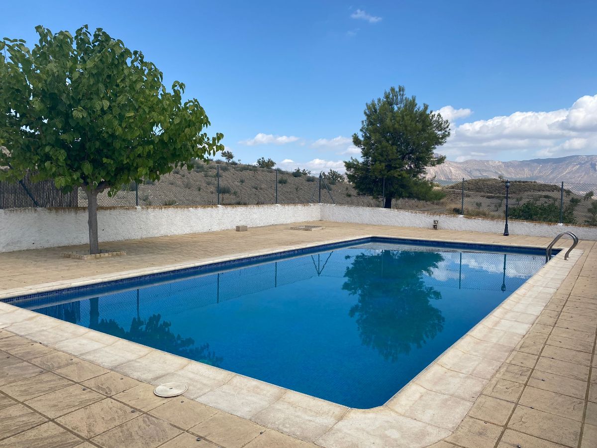 For sale of house in Vélez-Rubio