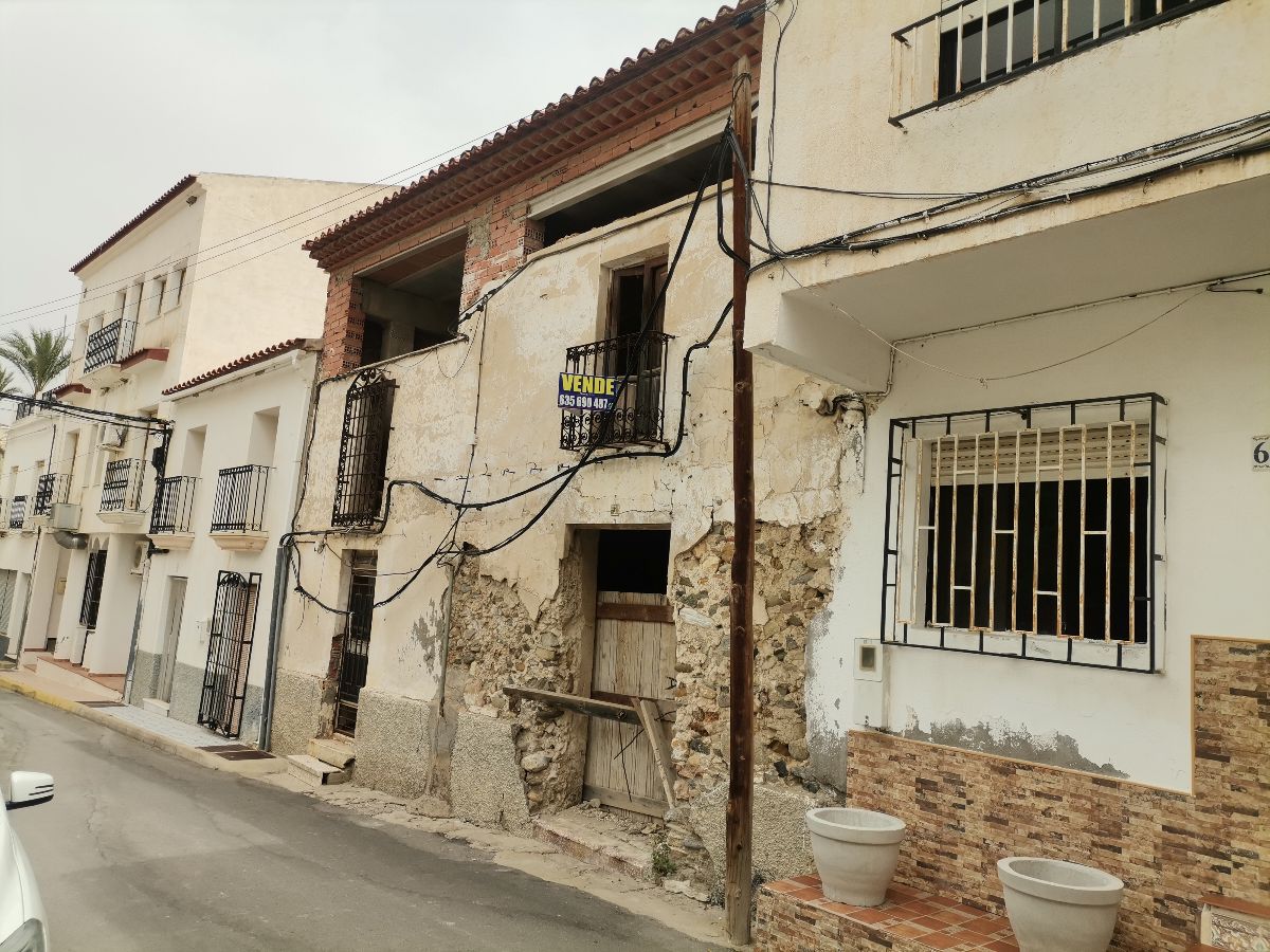 Venta de casa en Zurgena