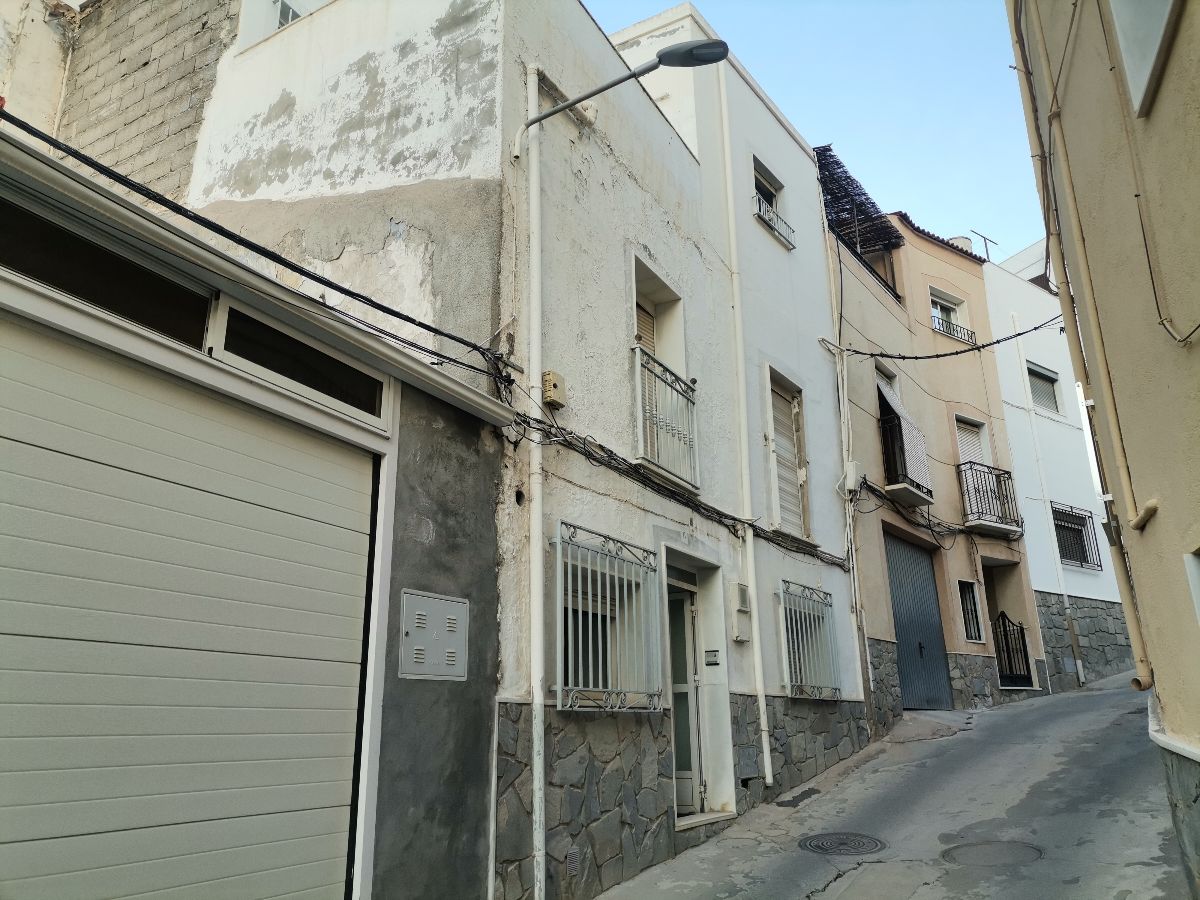 Venta de casa en Macael