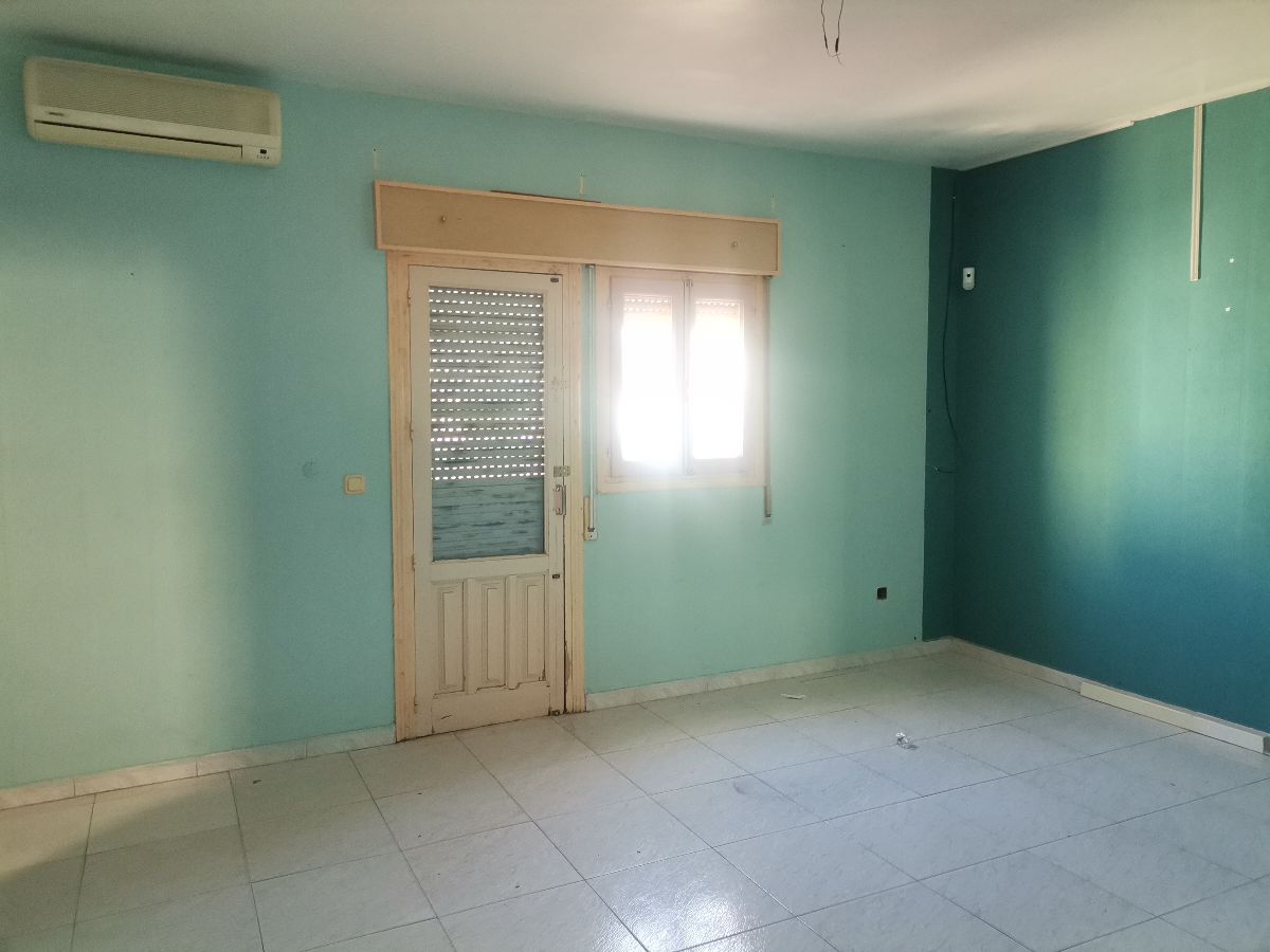 For sale of house in Macael