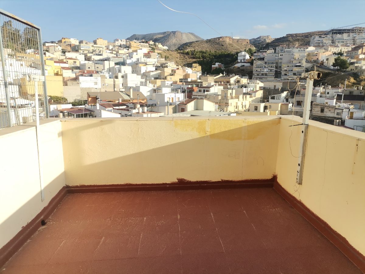 For sale of house in Macael