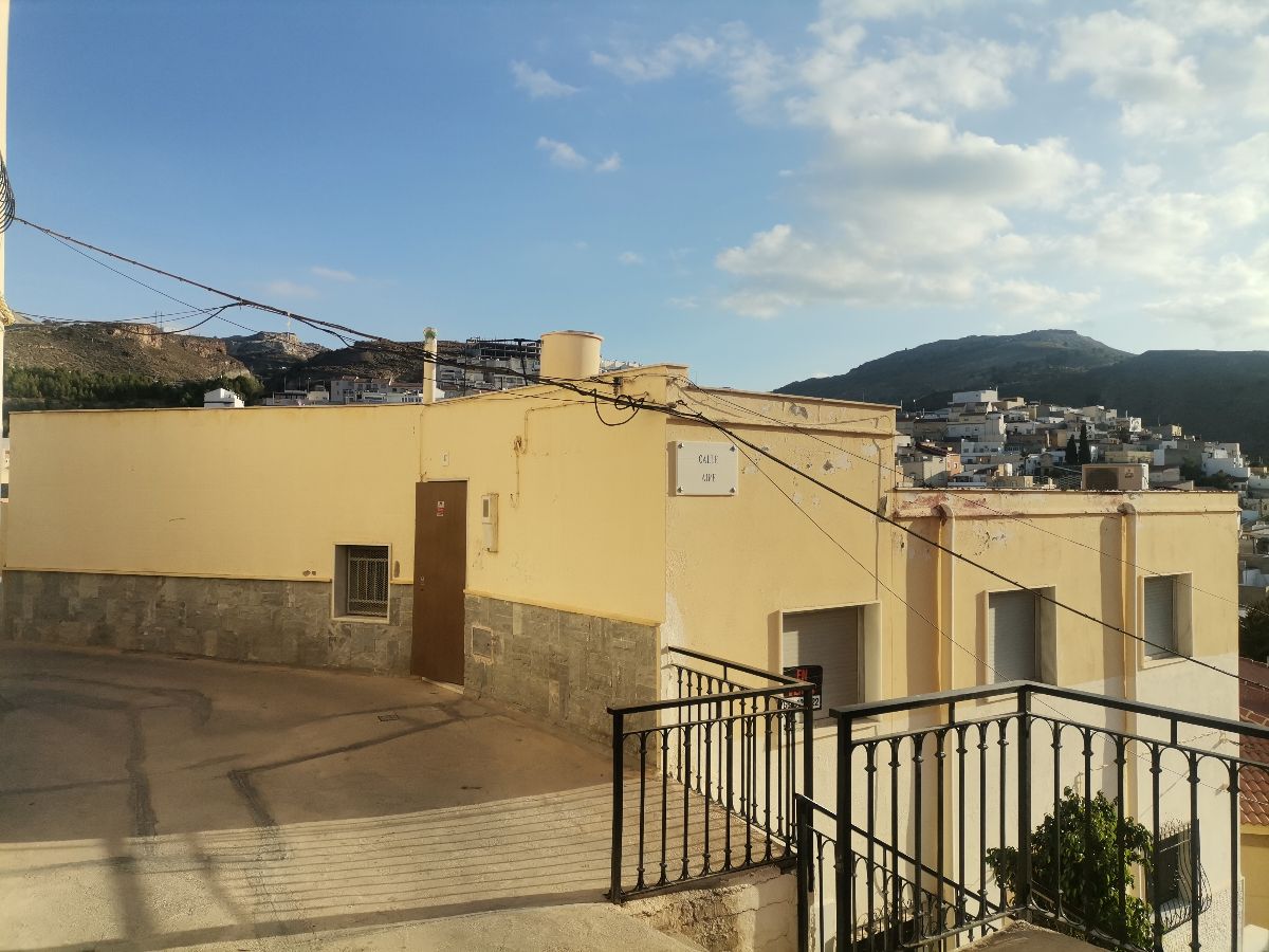 Venta de casa en Macael