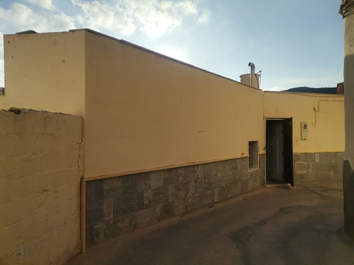 For sale of house in Macael