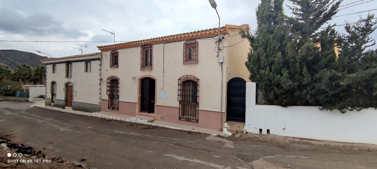 For sale of house in Arboleas