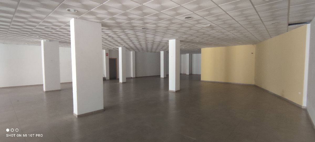 For rent of commercial in Macael