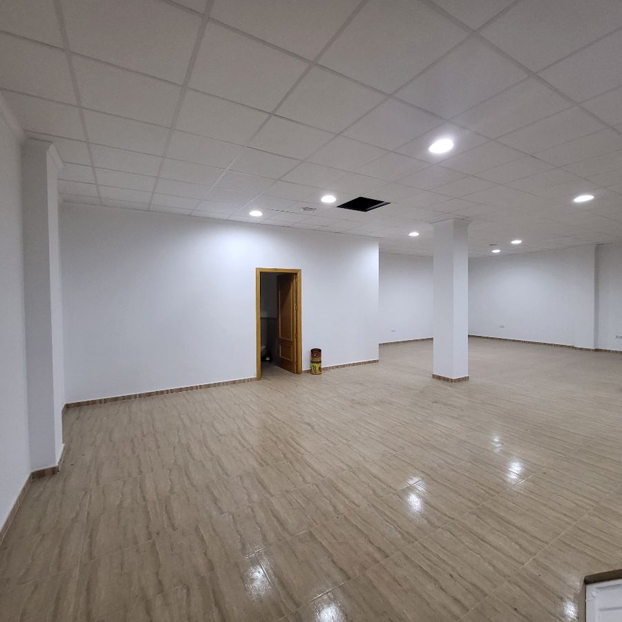 For rent of commercial in Albox
