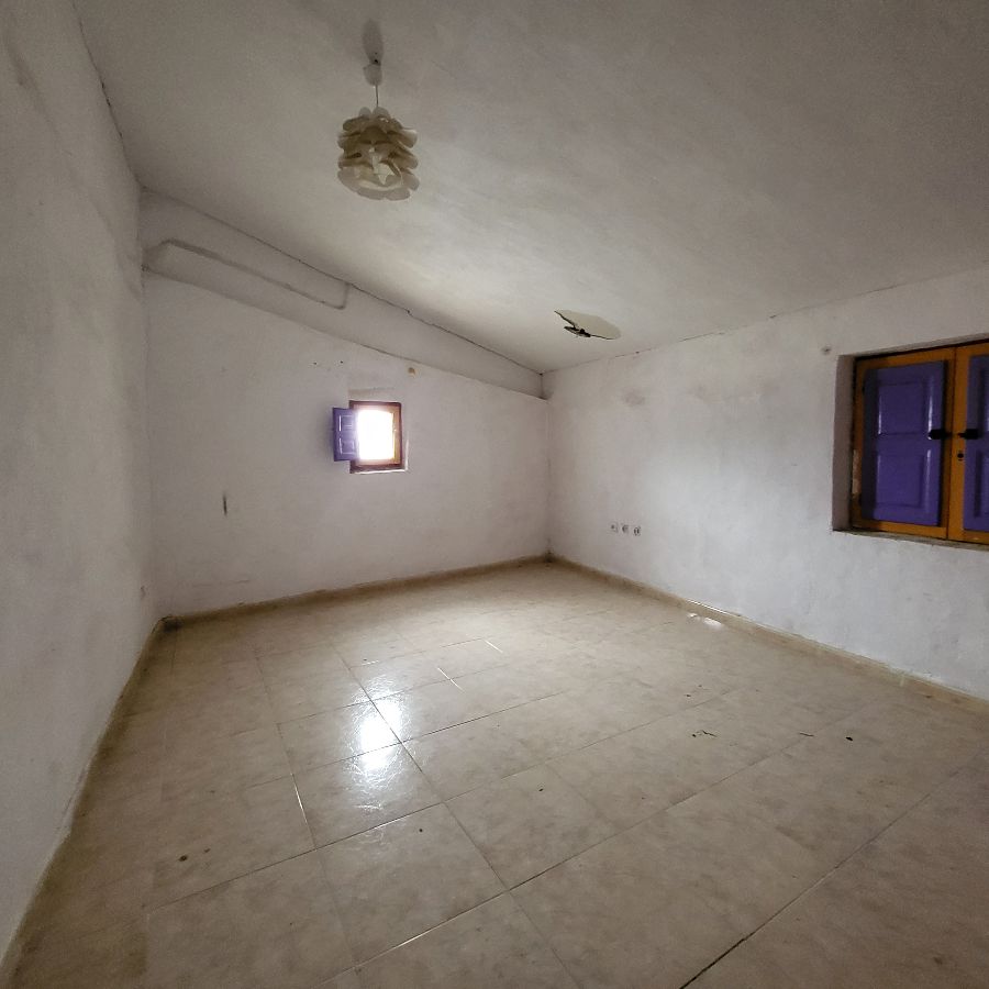 For sale of house in Lúcar