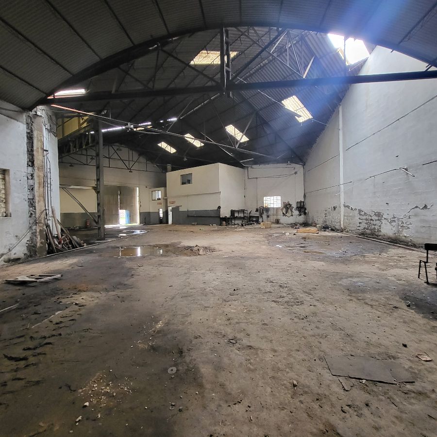 Venta de nave industrial en Macael