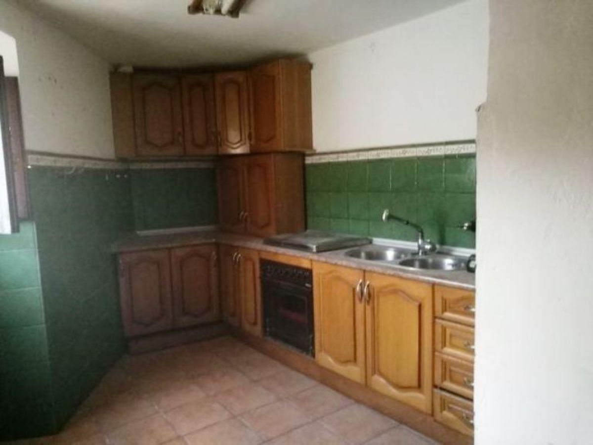 For sale of house in Laroya