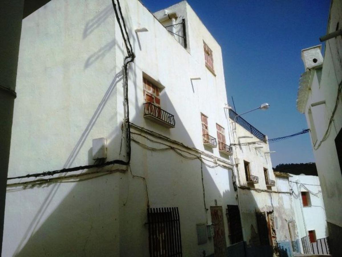 For sale of house in Purchena