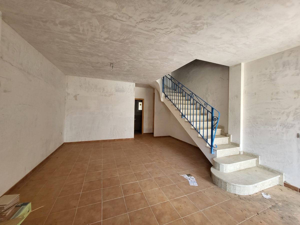 For sale of house in Lubrín