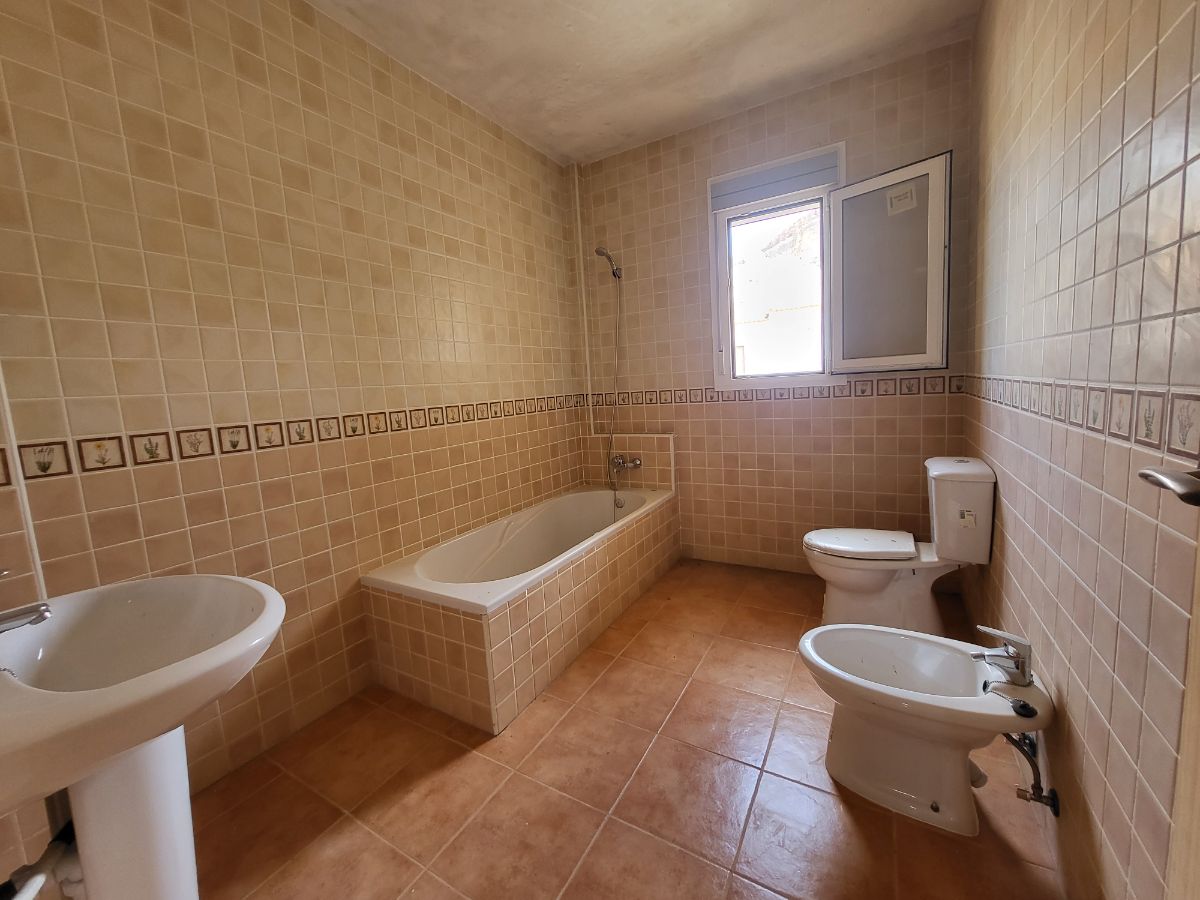 For sale of house in Lubrín