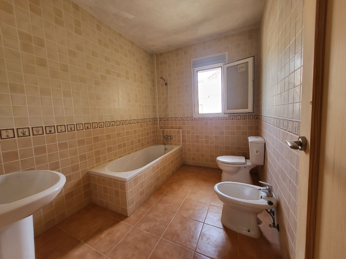 For sale of house in Lubrín