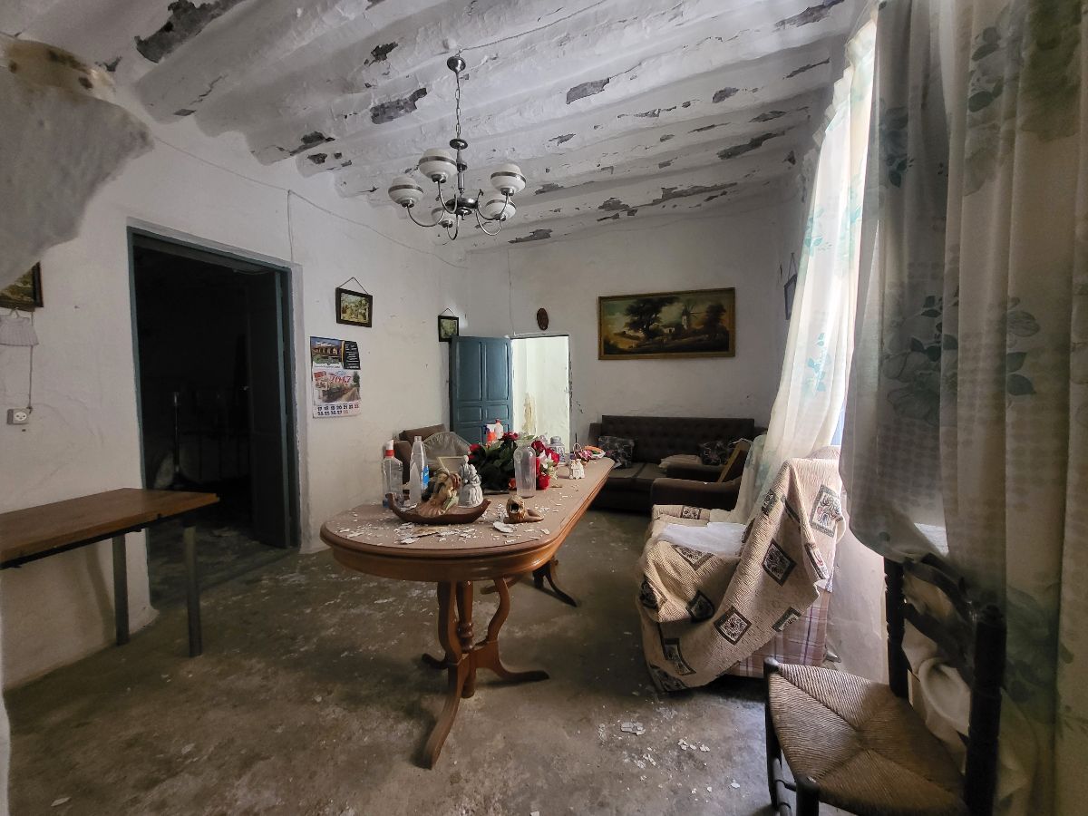 For sale of house in Somontín