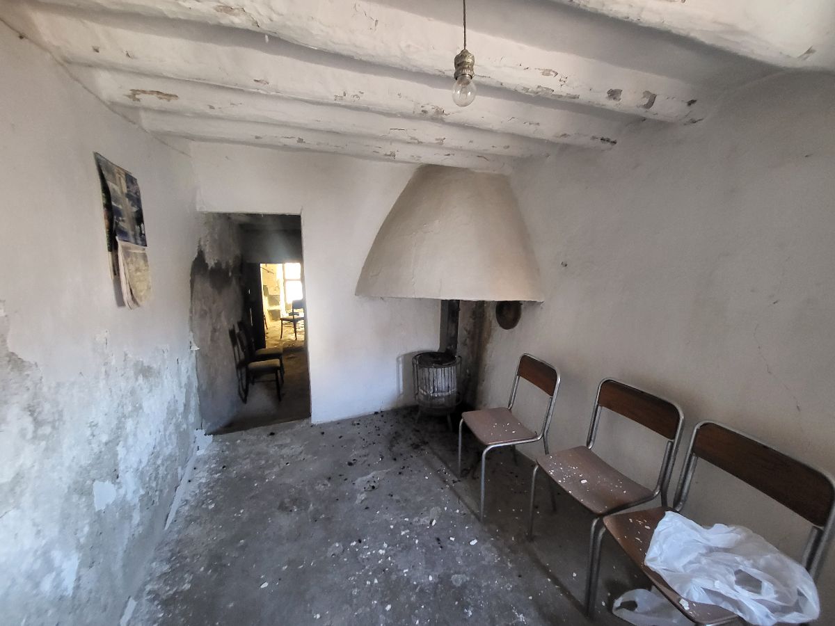 For sale of house in Somontín