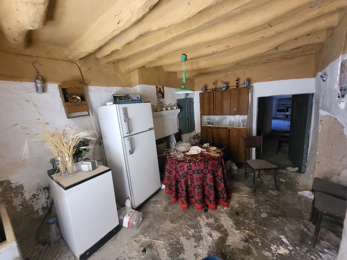 For sale of house in Somontín