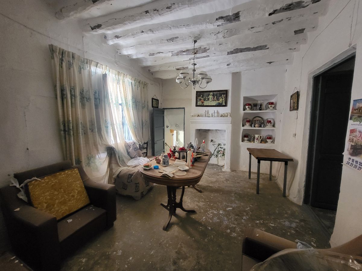 For sale of house in Somontín