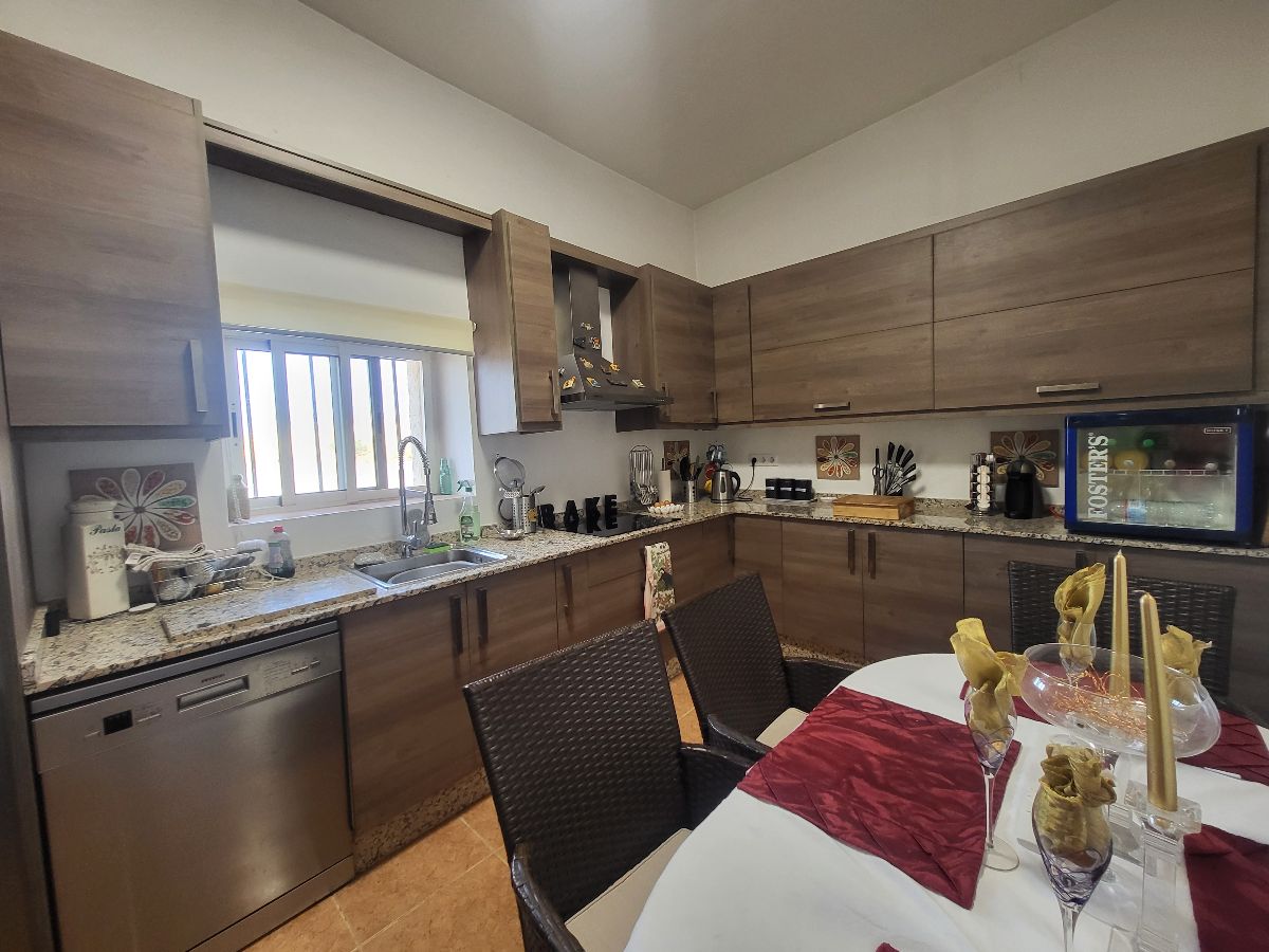 For sale of villa in Zurgena