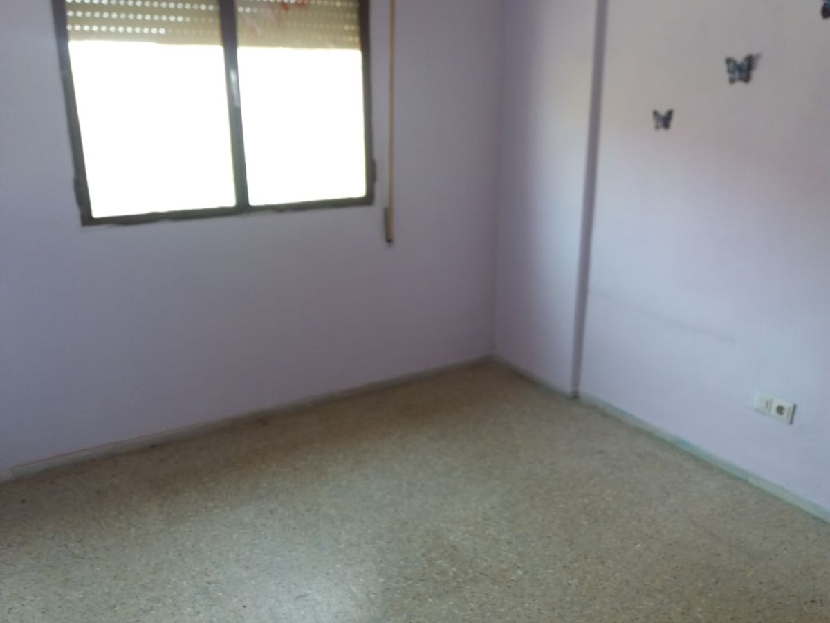 For sale of flat in Fines