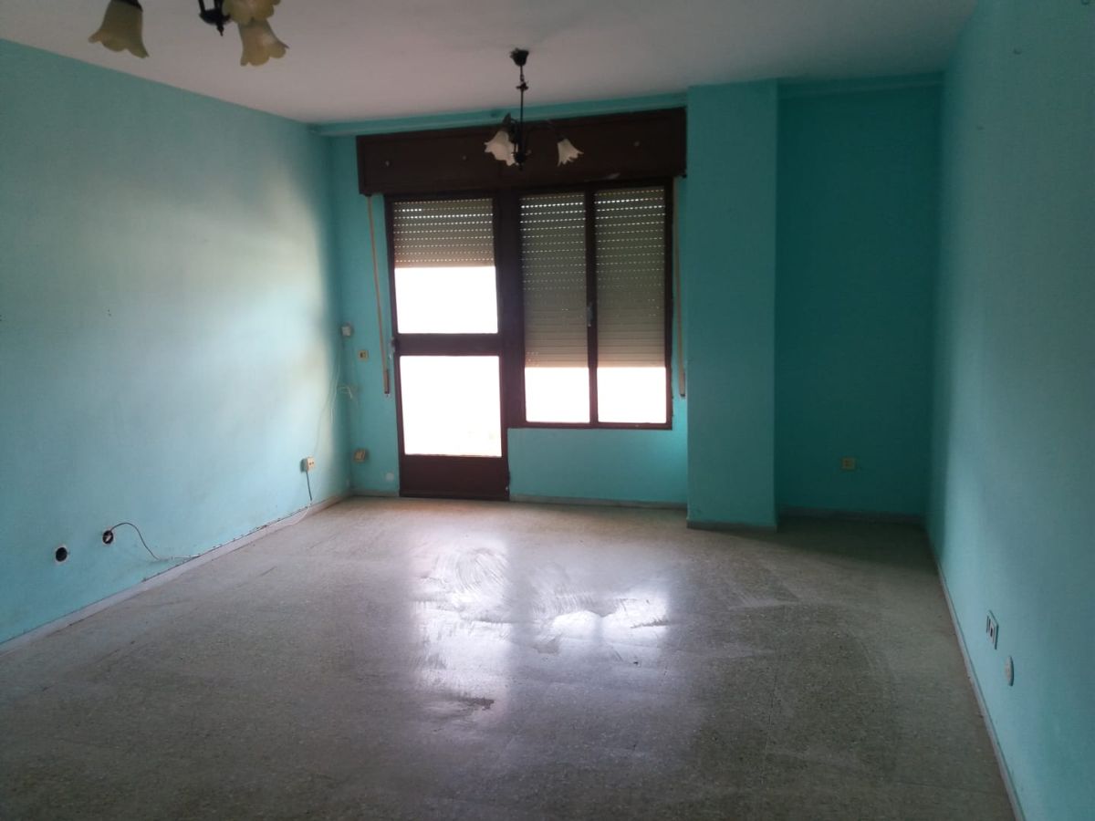 For sale of flat in Fines