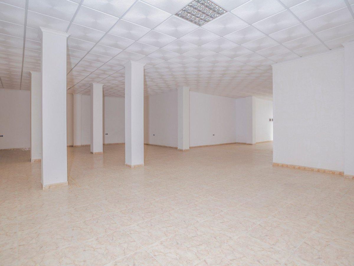 Venta de local comercial en Albox