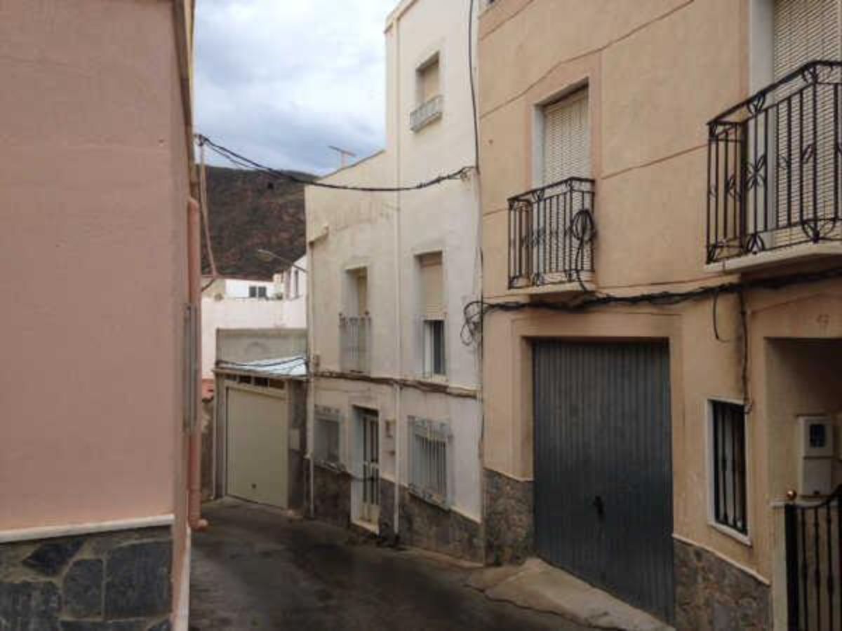 For sale of house in Macael