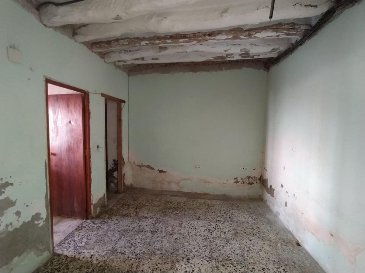 For sale of house in Macael