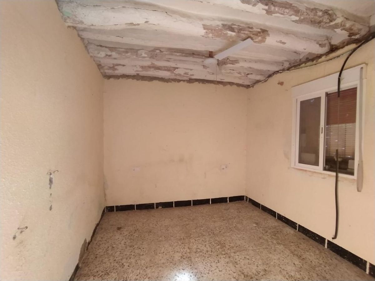 For sale of house in Macael