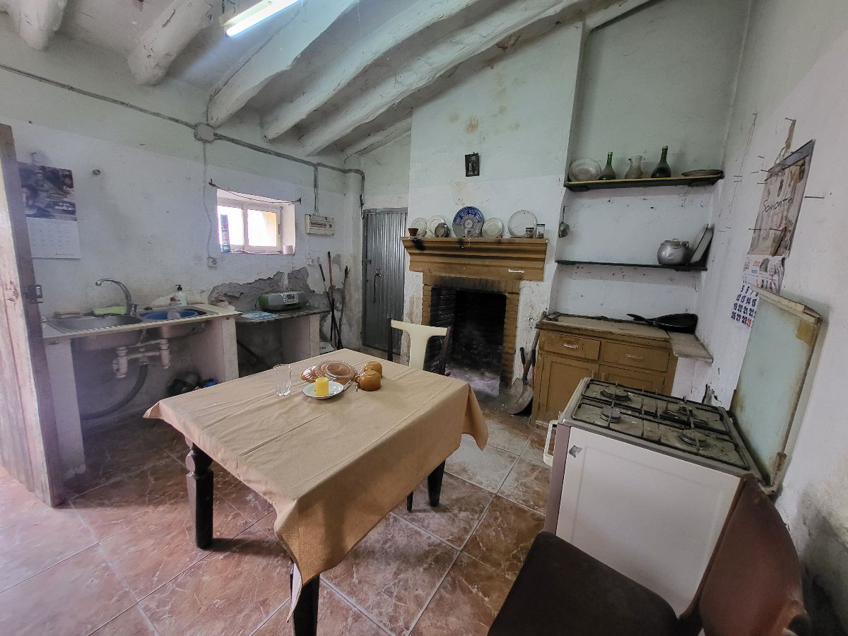 For sale of house in Somontín