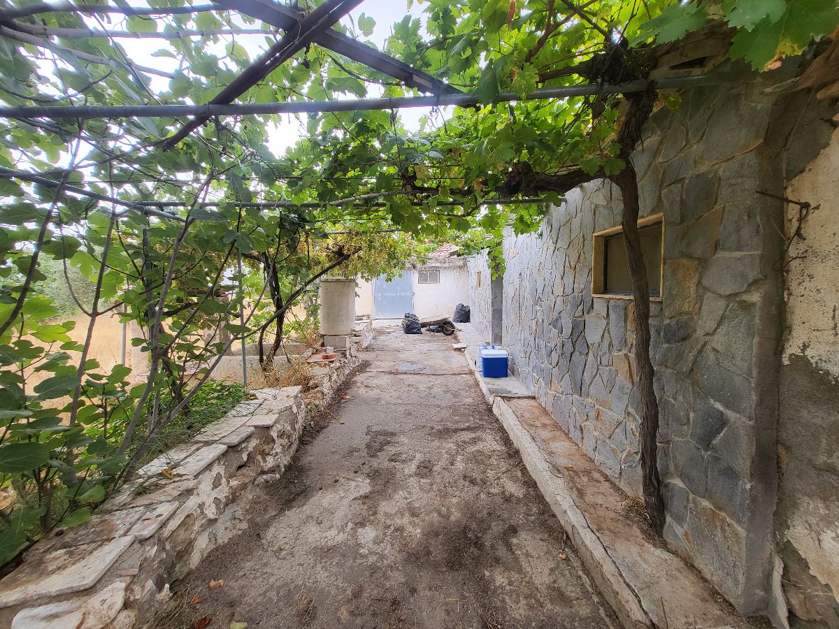 For sale of house in Somontín