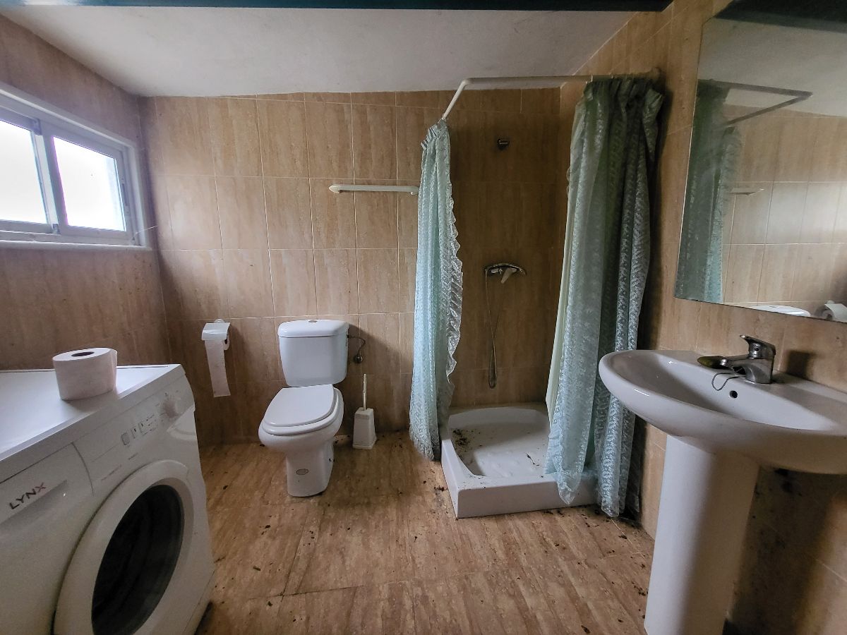 For sale of house in Somontín