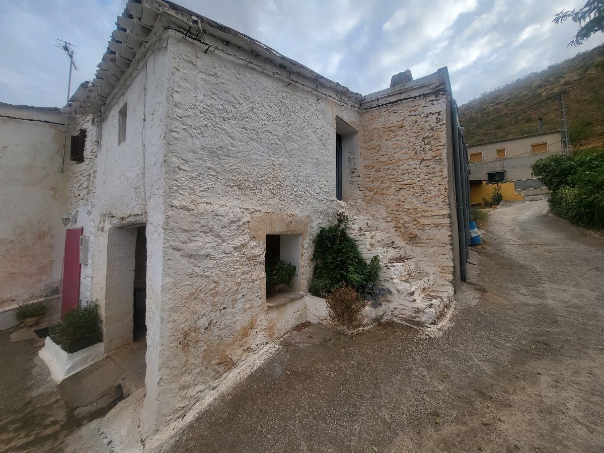 For sale of house in Macael